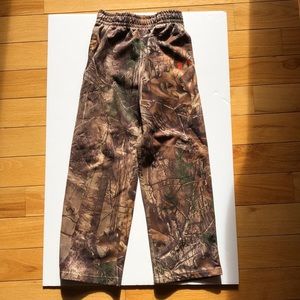 Under armour fleece lined boys camo pants with pockets